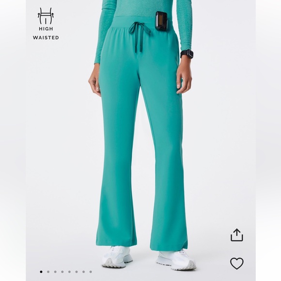 FIGS Oasis Scrub Set π - Picture 4 of 4